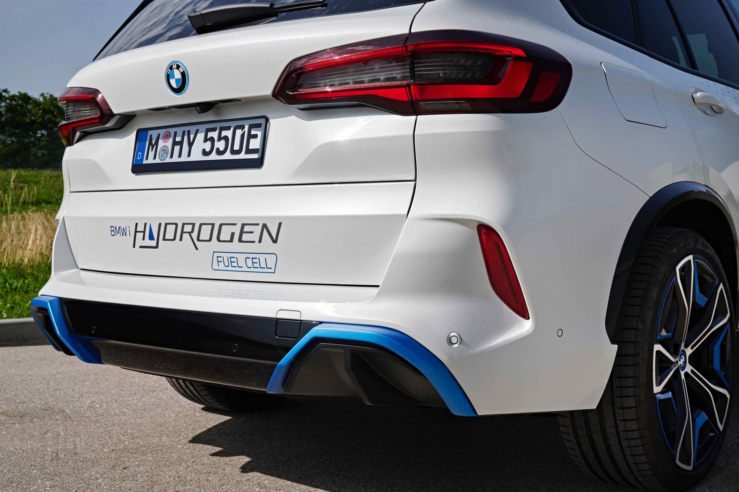 BMW iX5 Hydrogen SUV 2