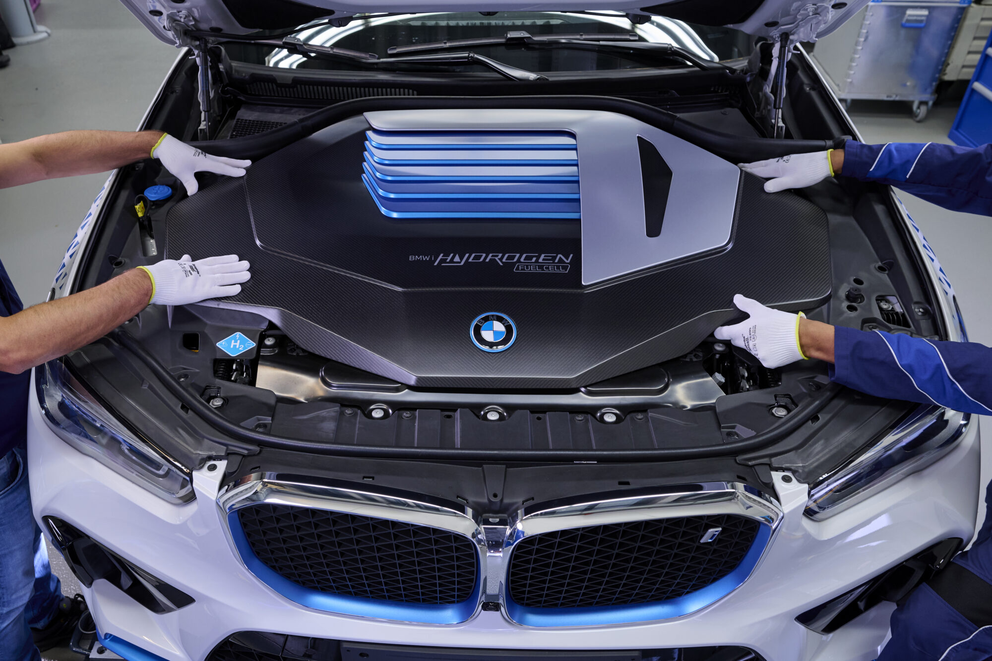 BMW iX5 Hydrogen SUV Begins Production