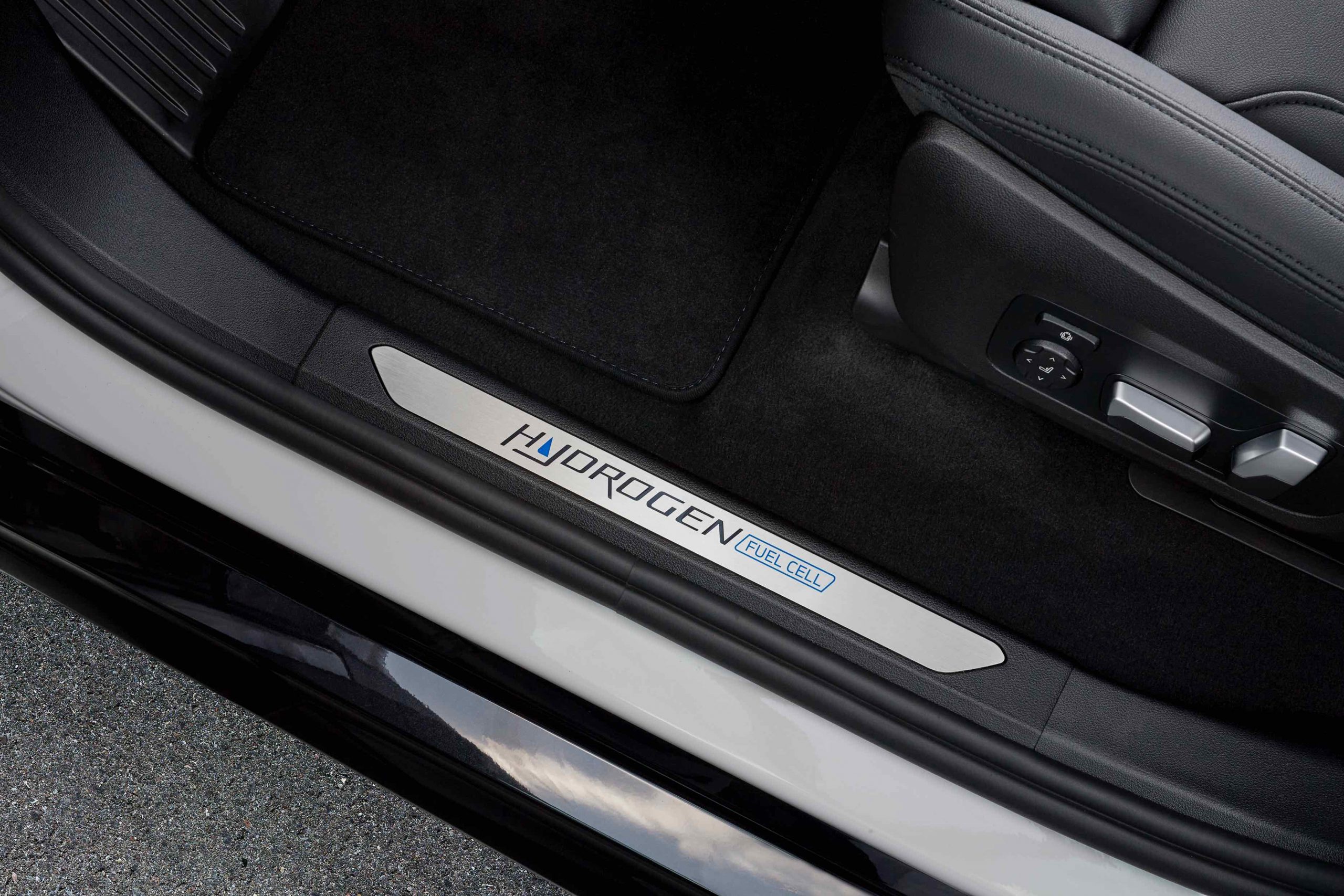 BMW iX5 Hydrogen SUV Interior 3