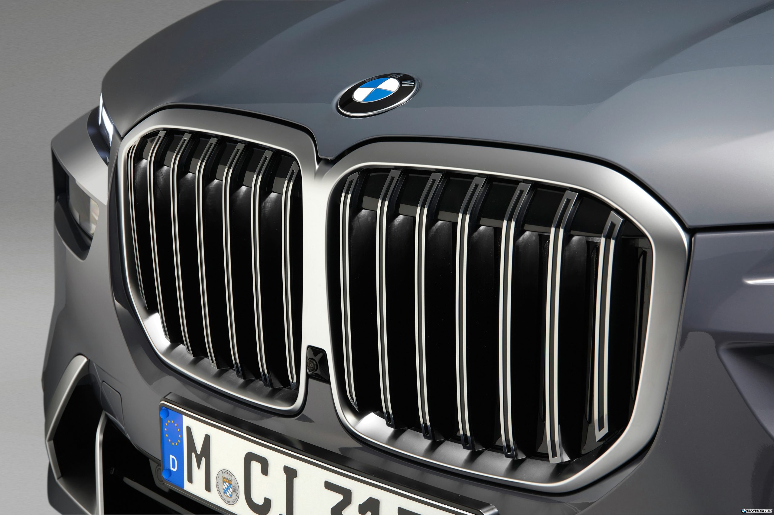 2023 G07 BMW X7 Facelift Iconic Light Grille 2