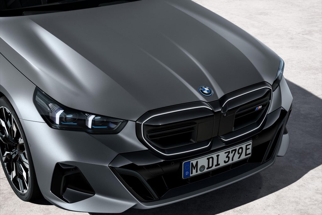2025 BMW i5 Touring 6